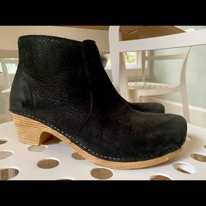 DANSKO Size 39 Maria Clogs Black